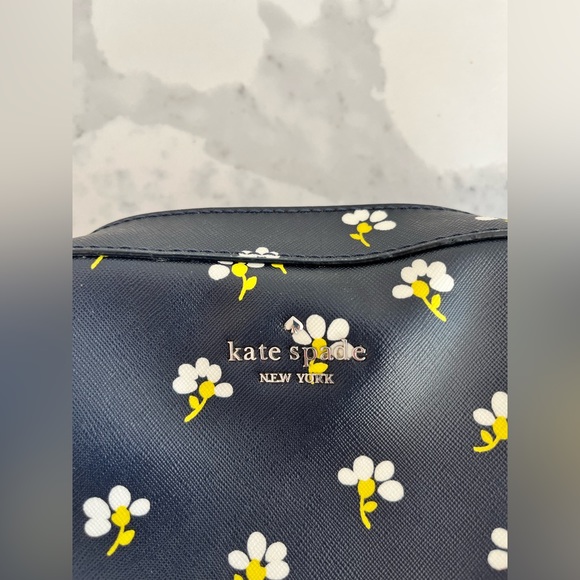 Kate Spade Newbury Lane Daisy Toss Cammie
Crossbody Bag - Picture 5 of 6